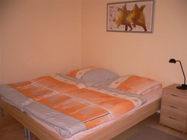 Schlafzimmer 1